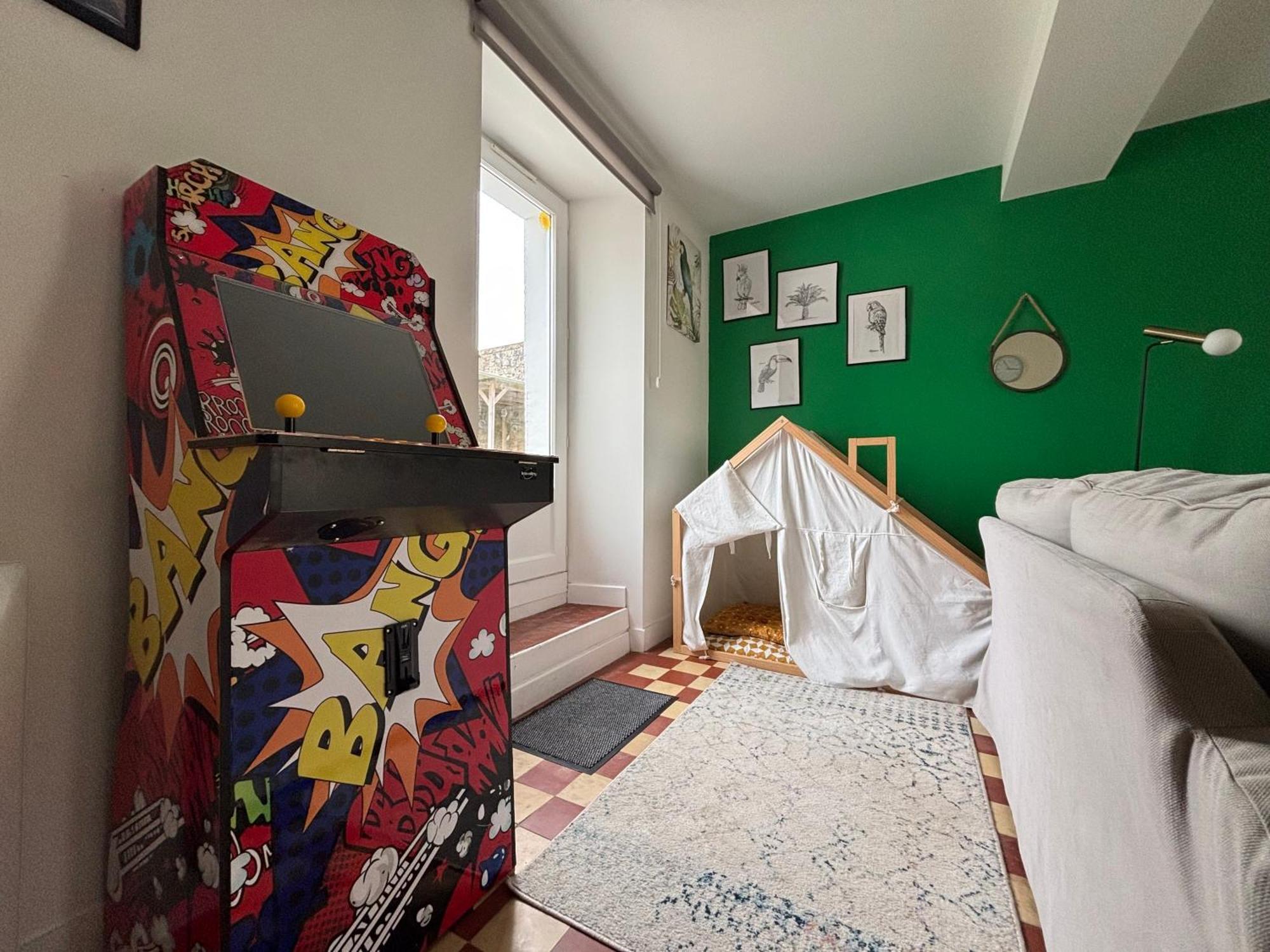Le So Wild, Maison Avec Jardin Clos, Terrasse Amenagee, 5 Mn A Pied Commerce, Terrain De Tennis, A 800 M De La Plage D'Omaha Beach Jeux Arcade, Jouets, Materiel Jeunes Enfants Enfants, Table Ping-Pong Vierville-sur-Mer Exteriér fotografie